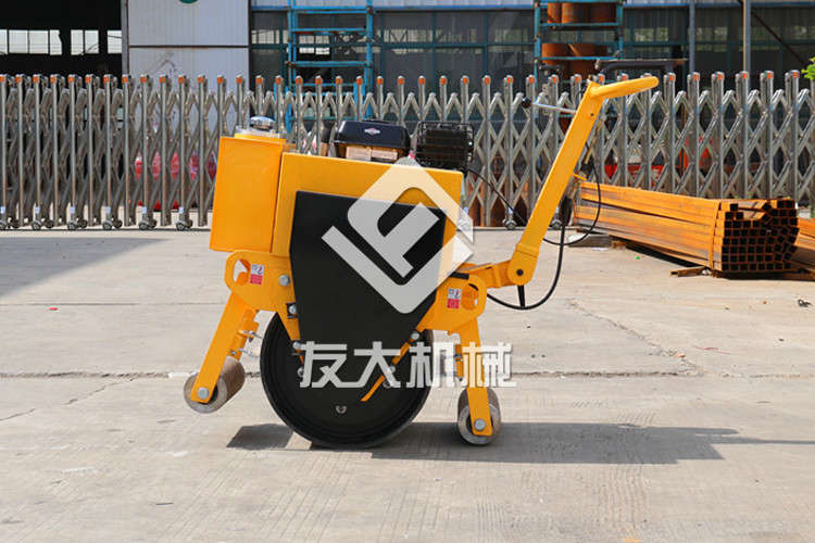小型压路机